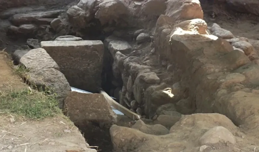 Kaçak kazıyla ortaya çıktı: İzmir’de 2 tümülüs koruma altında