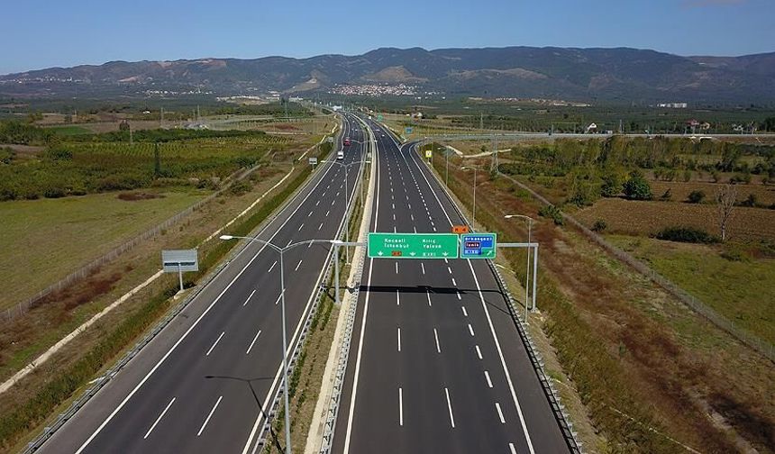 İstanbul-İzmir Otoyolu yeniden açıldı: 3 şerit kapanmıştı