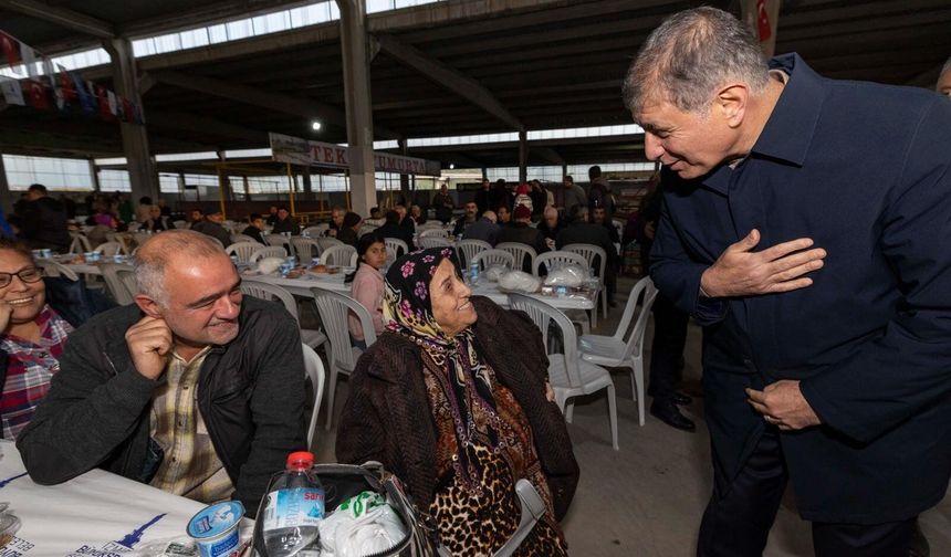 İzmir’in 30 ilçesinde iftar programı: Büyükşehir’in gönül sofrası Menemen’de