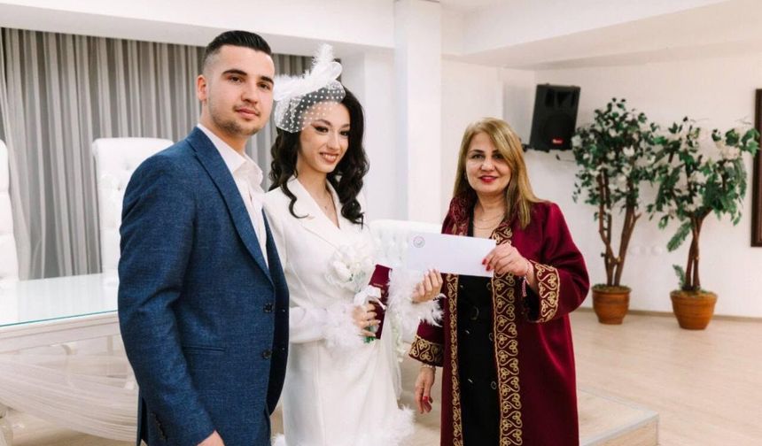 Balçova’da yeni evlenen çiftlere destek: Alışveriş kartı başvuruları başladı