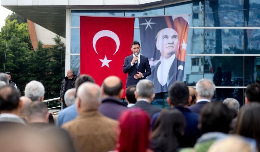Bayraklı’da bayramlaşma töreni: Önal personelle bir araya geldi