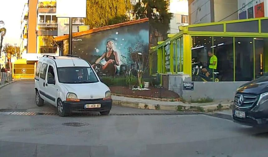İzmir’de kural tanımayan sürücü kameralara yakalandı: Park yeri için ters yöne girip arabaların üzerine sürdü