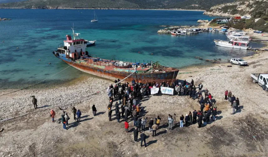 Demircili Koyu’nda hurda gemi nöbeti: Mahkeme sonuçlandı, hala kaldırılmadı!