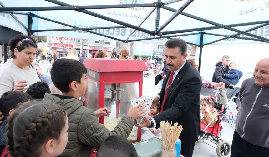 Barış Manço şarkıları Dikili’de çocukların sesiyle yankılandı