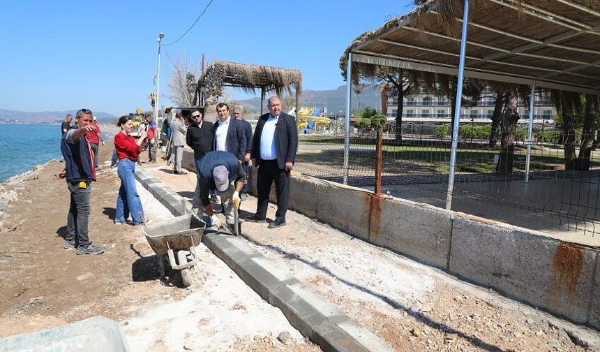 Başkan Çiçek’ten mahalle turu: “Menderes en iyisini hak ediyor
