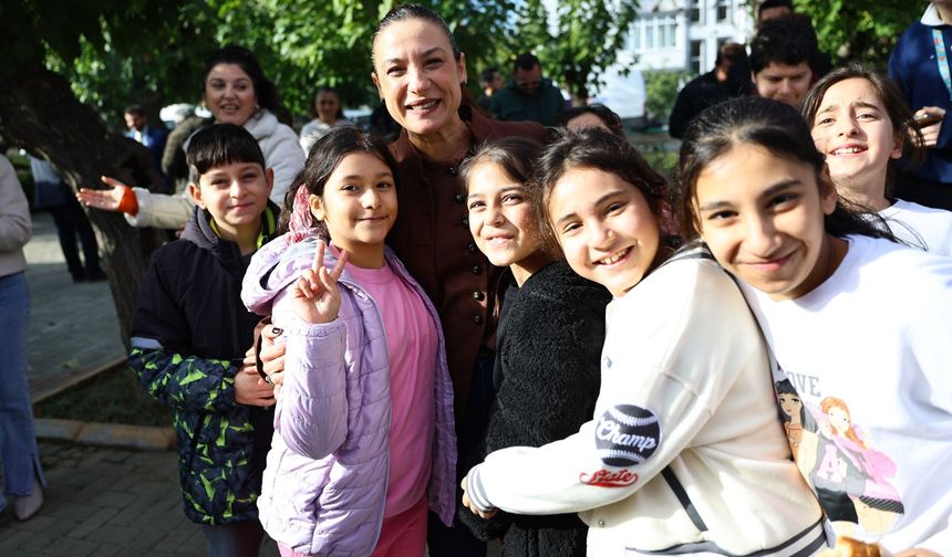 Bergama Belediyesi’nden üreticiye destek: Yabani ağaçlar aşılandı, binlerce fidan dağıtıldı