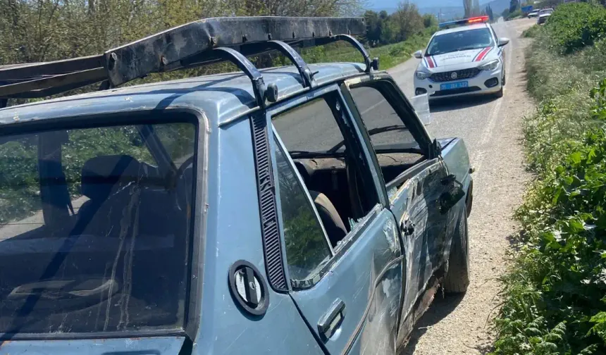 İzmir’de kamyonet ile otomobil çarpıştı: 2 yaralı