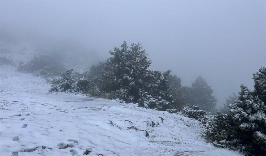 Manisa’da mayıs ayında kar sürprizi: Spil Dağı beyaza büründü