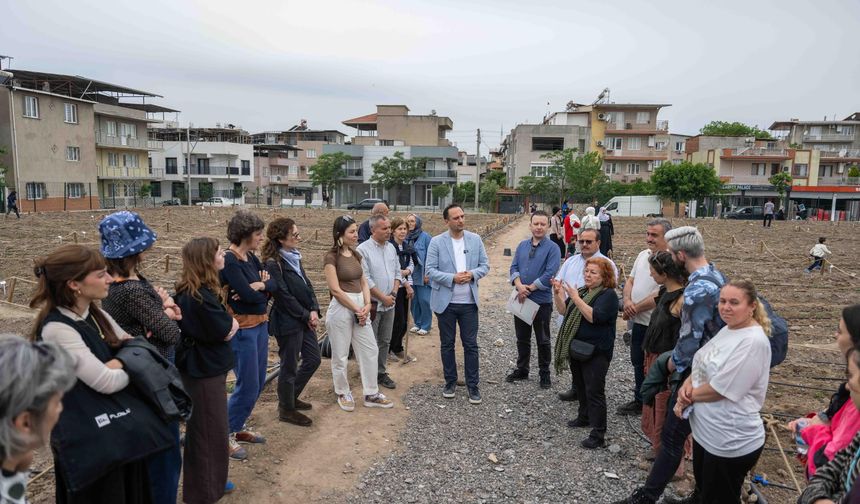 Bornova’nın kent bostanları uluslararası konukları ağırladı