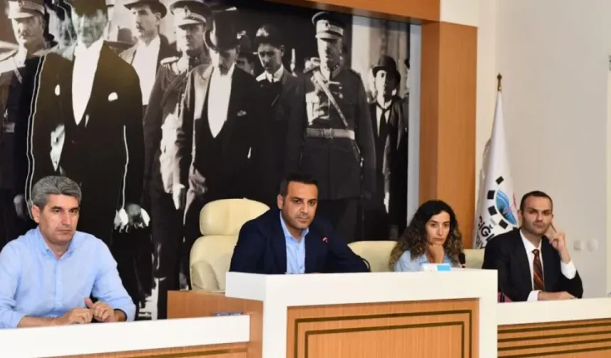 Çiğli Meclisi’nde Harmandalı ve atık su gerilimi: Büyükşehir tek başına çözemez!