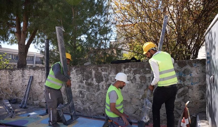 Çeşme’de güvenli ulaşım için yeni adım: Yollar ve yaya geçitleri yenileniyor