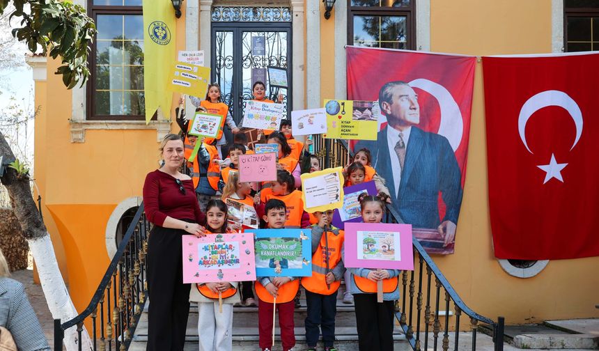 Bucalı minikler İlber Ortaylı Kütüphanesi’ni keşfetti