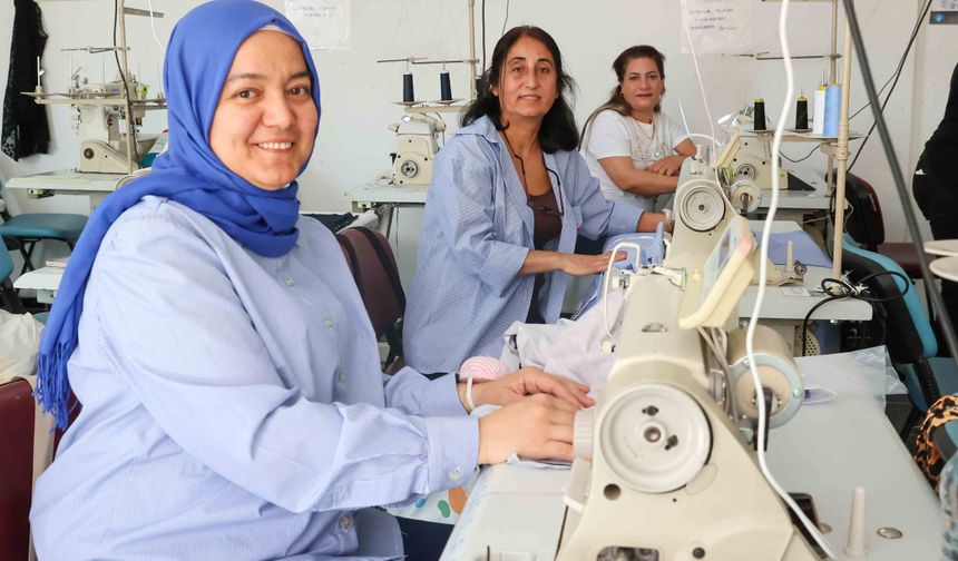 Buca’da kadınlar dikiş kursuyla üretime katılıyor