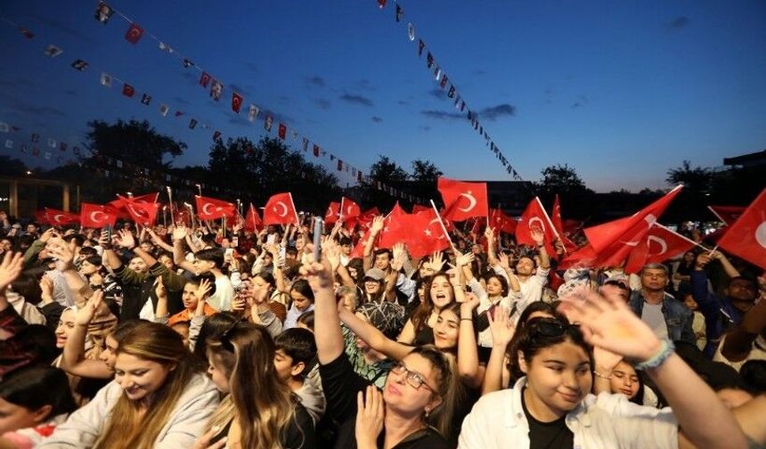 Efes Selçuk’ta müzik ve gençlik buluşması: Gençlik Sahnede etkinliği İstasyon Meydanı’nda yapılacak