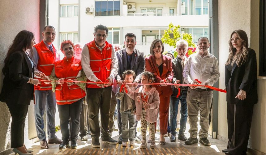 Karabağlar’da ikinci Sosyal Market Çalıkuşu’nda açıldı