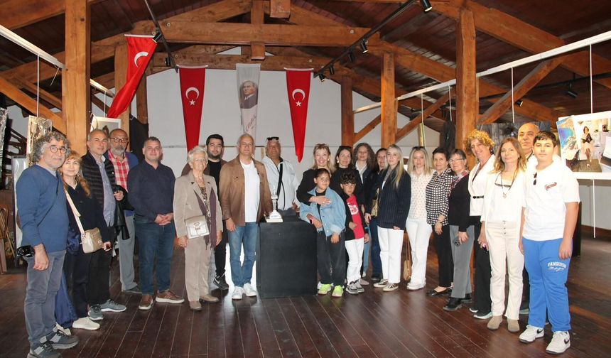 Kadınların görünmeyen hikâyeleri Selçuk’ta sergiye taşındı