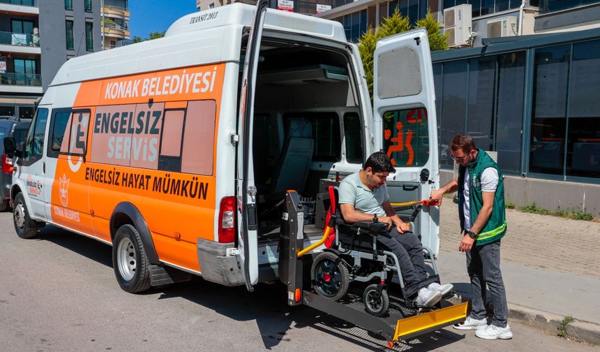 Konak Belediyesi’nin engelli bireylere ücretsiz ulaşım desteği sürüyor