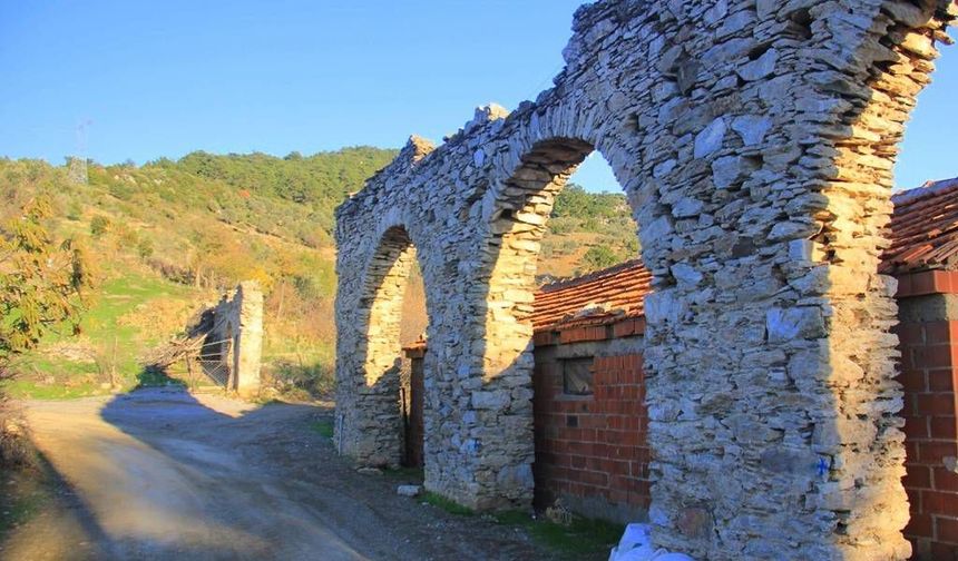 Seferihisar Beyler Mahallesi’ndeki tarihi su kemeri korumaya alındı