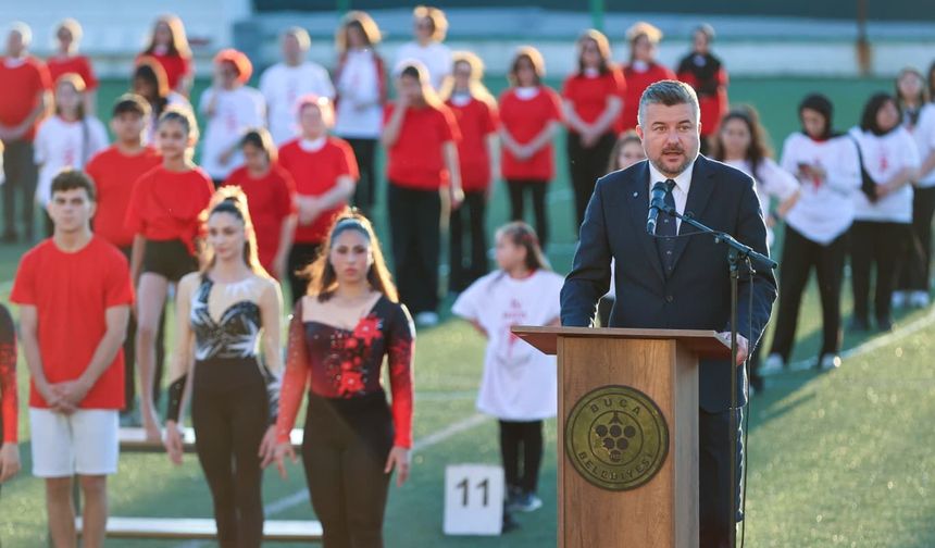 Buca’da 19 Mayıs coşkusu: Yüzlerce kişi “Atam İzindeyiz” yazdı