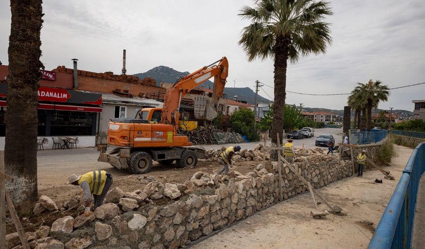 Yeni Foça’da tarihi dere yatağına kalıcı taşkın önlemi