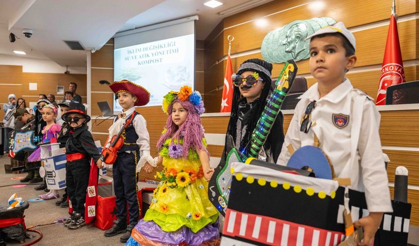Minikler Bornova’da su ve geri dönüşüm için sahneye çıktı