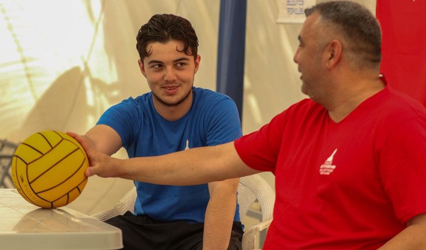 Milli sutopucu Yetkin’den tedavi molası: İzmirli milli sporcu havuzlara dönmek istiyor