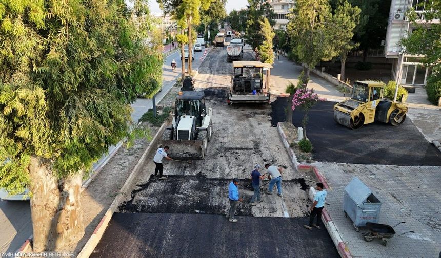 Torbalı’da 4 kilometrelik yolda asfalt mesaisi: Başkan Tugay çalışmaları inceledi
