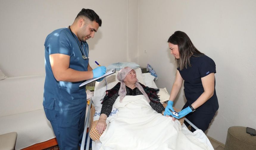 Menderes’te evde bakım desteği yüzleri güldürüyor