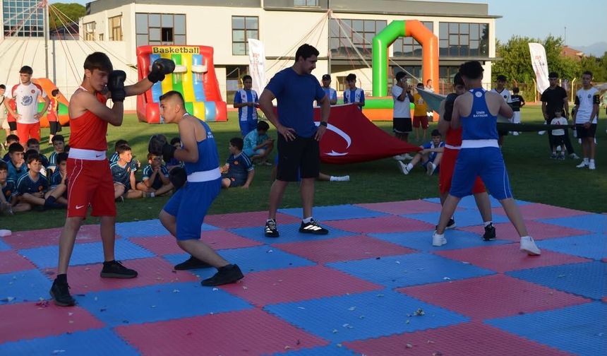 GSB İzmir Spor Okulları Bayındır’da törenle açıldı