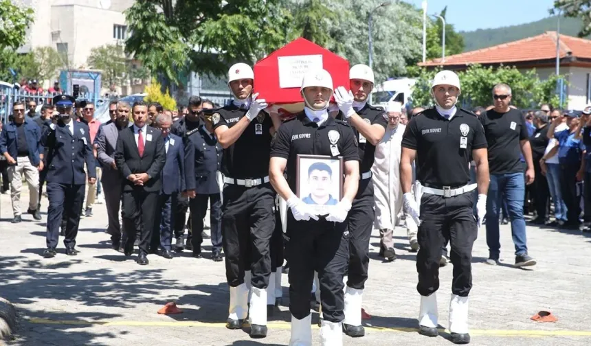 KADES ihbarında şehit olan polis Tayfun Baş eşinin memleketi Denizli'ye uğurlandı