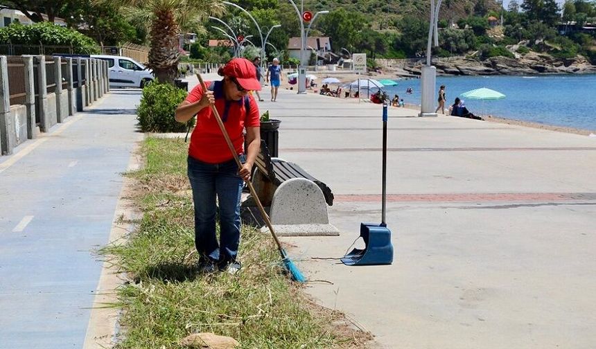 Menderes Belediyesi bayram boyunca 44 mahallede sahadaydı
