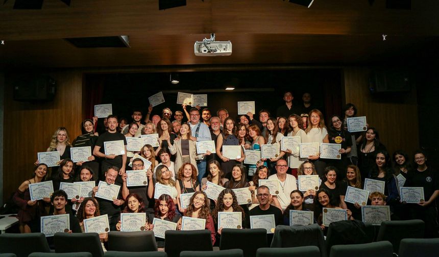 Folkart Academy’nin yeni dönem mezunları sertifikalarını aldı