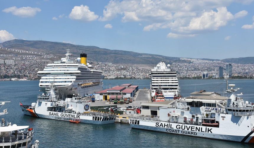 Bayramın ardından turist bereketi: İzmir’e 2 kruvaziyerle 3 bin 341 kişi indi