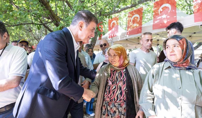 Tugay şehit aileleri ve gazilerle Ödemiş’te buluştu