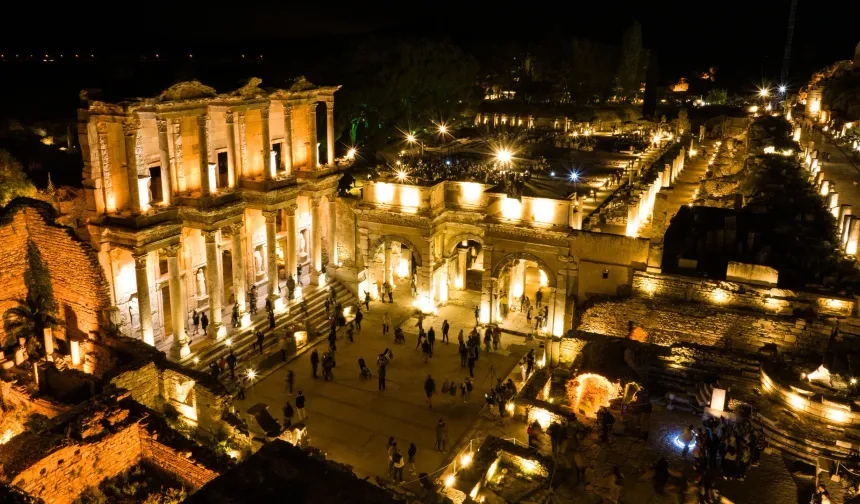 Efes’te gece müzeciliği turizmi uçurdu
