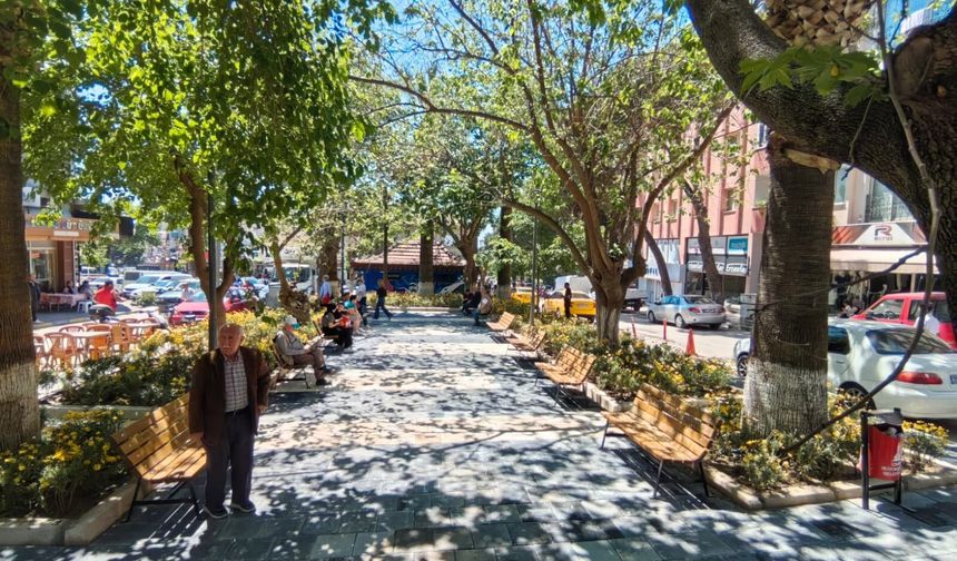 Güzel İzmir Hareketi Bayındır’a uzandı: Merkezde meydan düzenlemesi tamamlandı