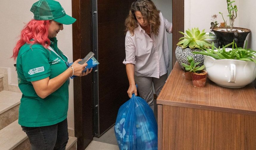 Geri dönüşüm Güzelbahçe’de kapıya geldi: 3 mahalle atıklar evden toplanmaya başladı