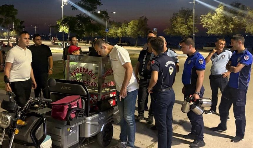 Karantina Parkı’nda seyyar satıcılara zabıta ve polis denetimi