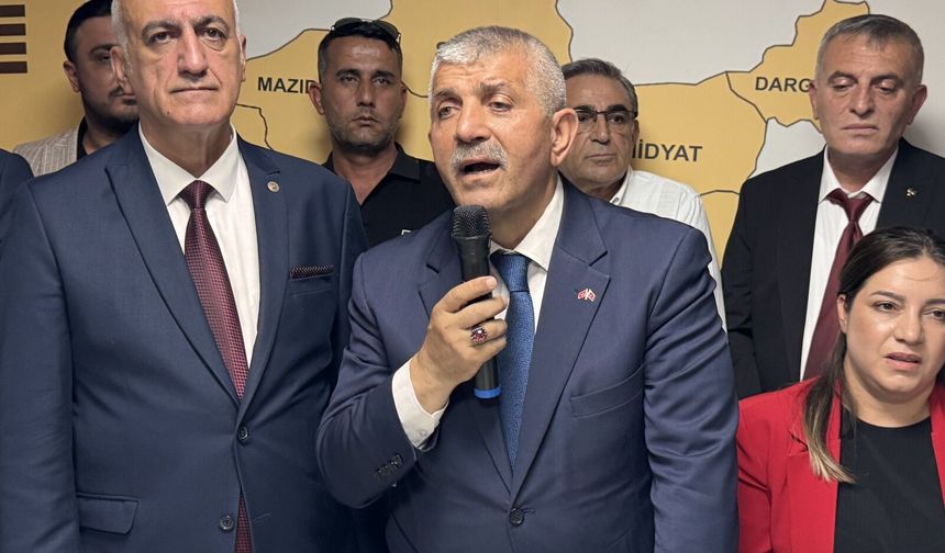 İzmir’de MHP’ye toplu katılım: Mardinliler Federasyonu’ndan 278 kişiye rozet takıldı