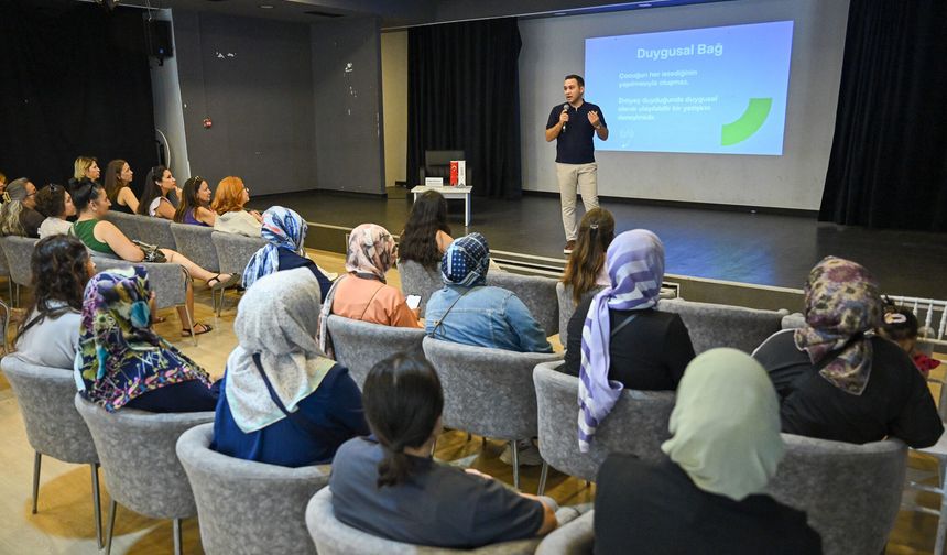 Bornova’da çocuk eğitimi paneli: Uzmanlardan ailelere kritik uyarı