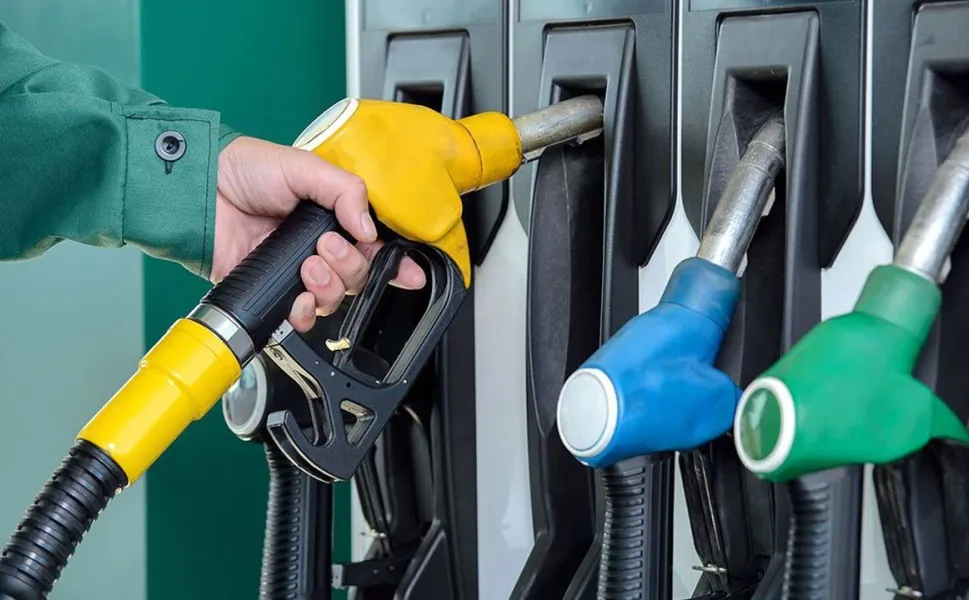 Benzine gece yarısı zam bekleniyor: Akaryakıtta tabelalar yeniden değişecek