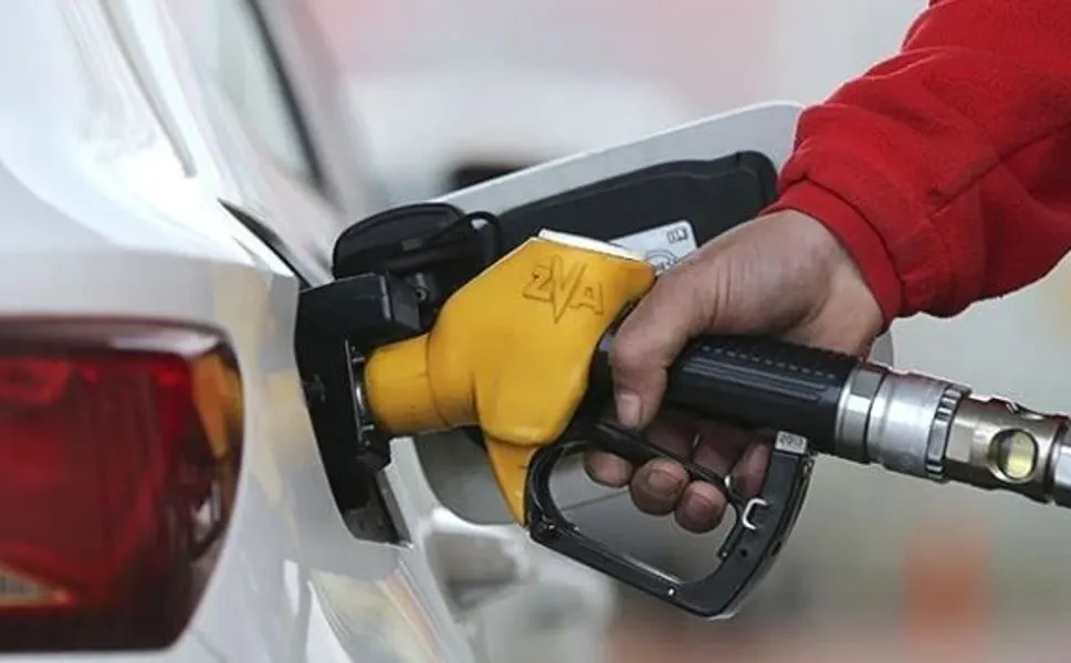 Benzin zammı pompaya yansıdı: İzmir’de litre fiyatı 65,75 TL oldu
