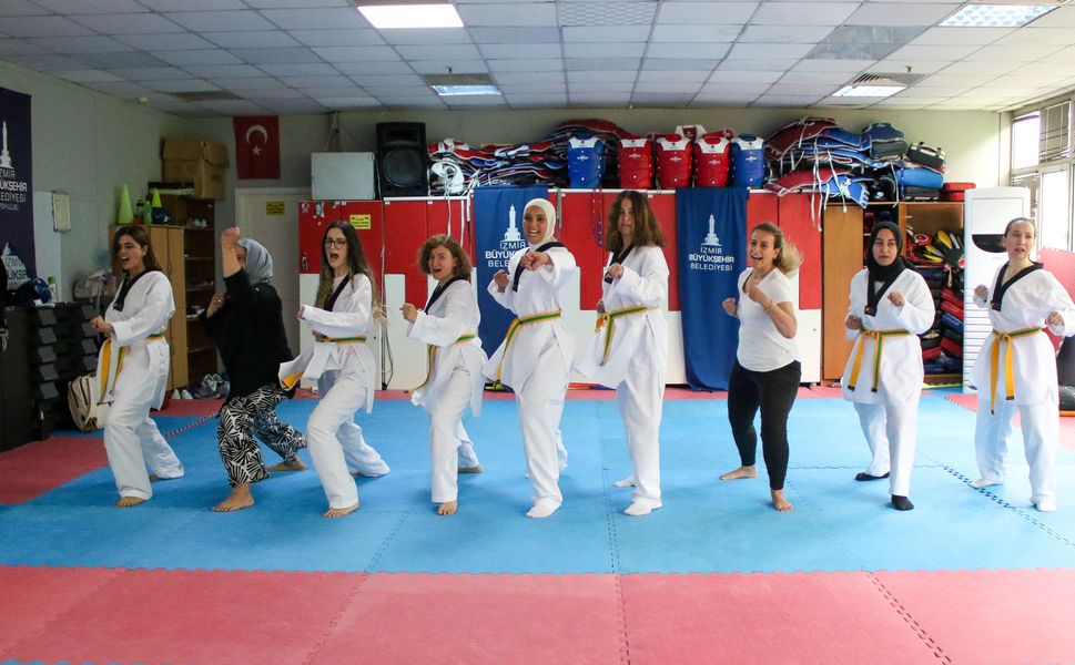 Kadınlara ücretsiz tekvando kursunda kuşak heyecanı