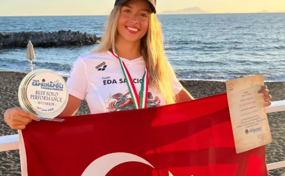 İzmirli Eda Savcıgil’den İtalya’da tarihi zafer:  28 kilometrelik parkurda rekor kırdı