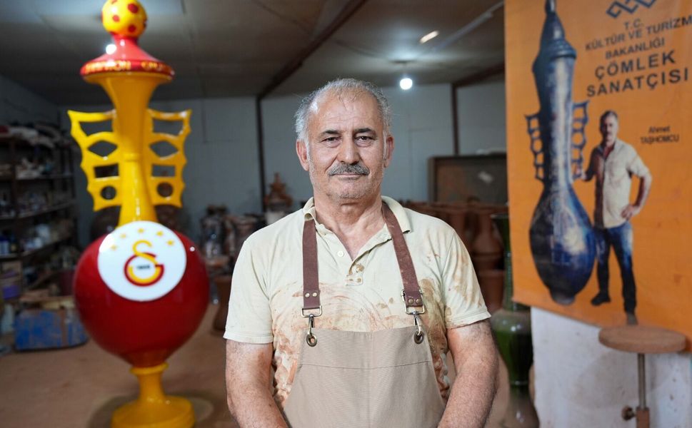 Menemenli ustadan Galatasaray’a 3 metrelik şampiyonluk vazosu