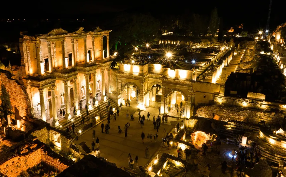 Efes’te gece müzeciliği turizmi uçurdu
