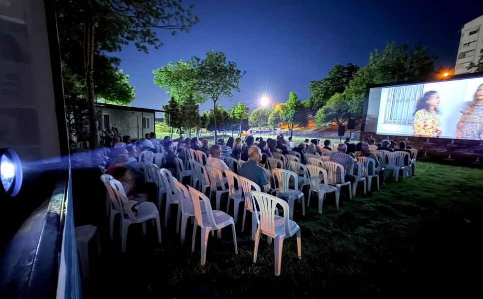 İzmir’de Gezici Açıkhava Film Günleri Karabağlar’dan başladı