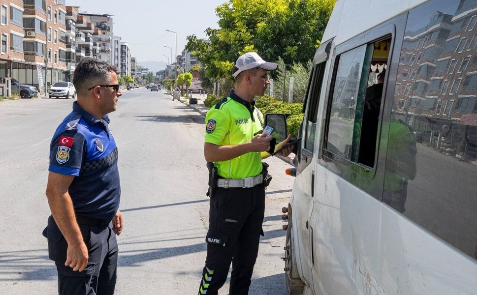 İzmir Büyükşehir’den tarım işçisi servislerine sıkı denetim