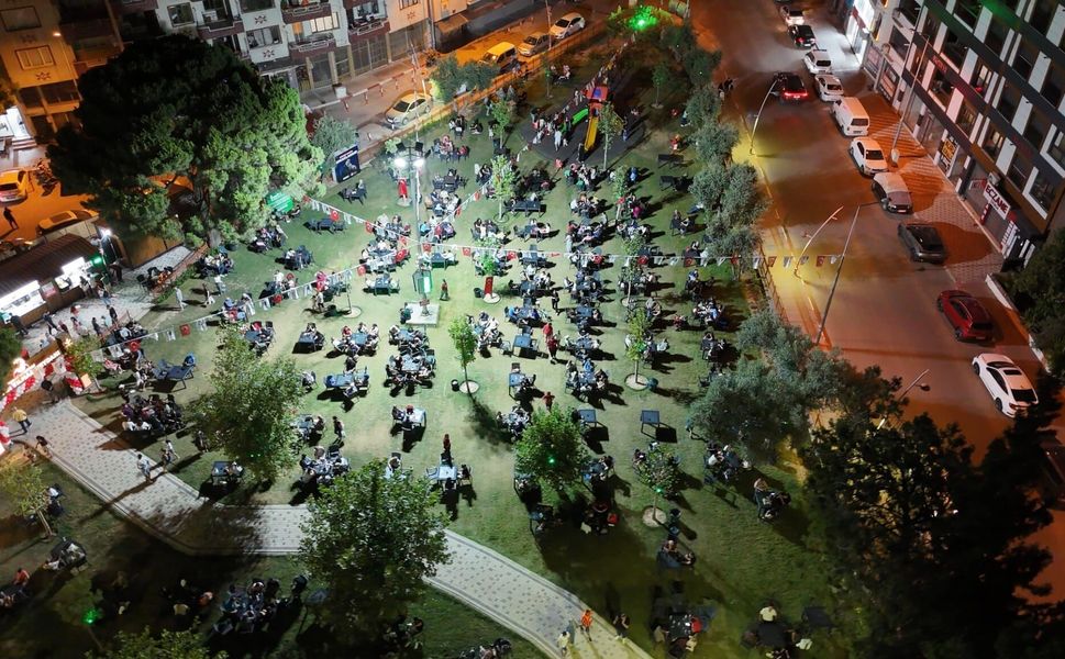 Torbalı'da Hüseyin Yılmaz Meydanı açıldı: Sokak lezzetleri uygun fiyatla sunulacak