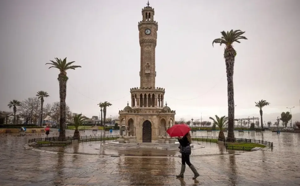 İzmir'de hafta sonu planı yapacaklar dikkat... Sağanak yağış geliyor!
